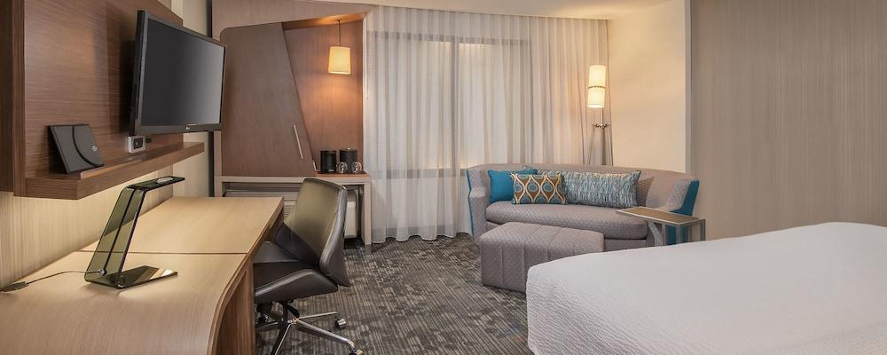 Courtyard By Marriott St. Joseph-Benton Harbor Hotel Exterior photo