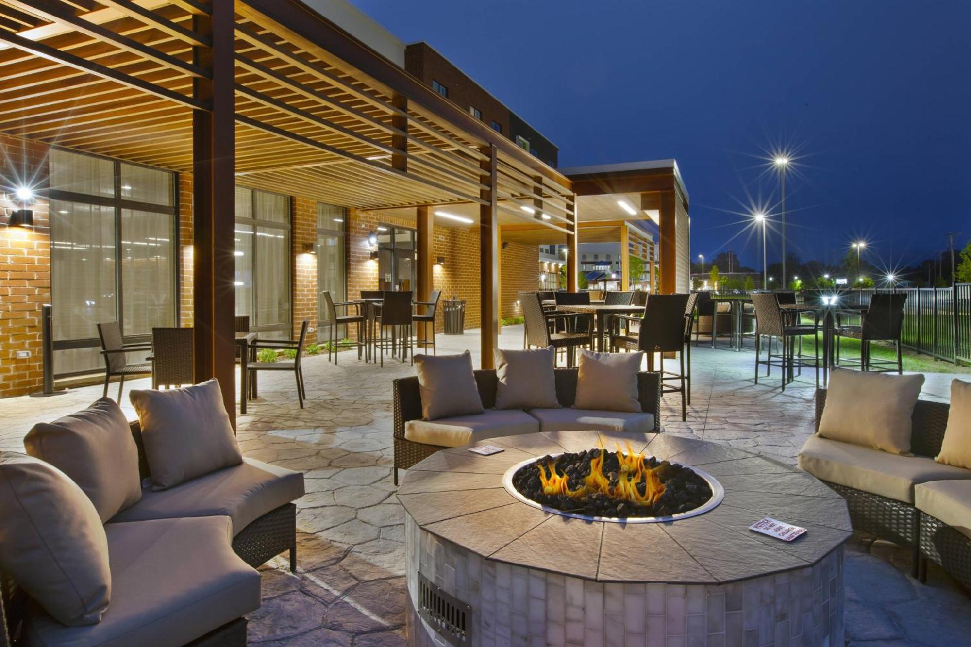 Courtyard By Marriott St. Joseph-Benton Harbor Hotel Exterior photo
