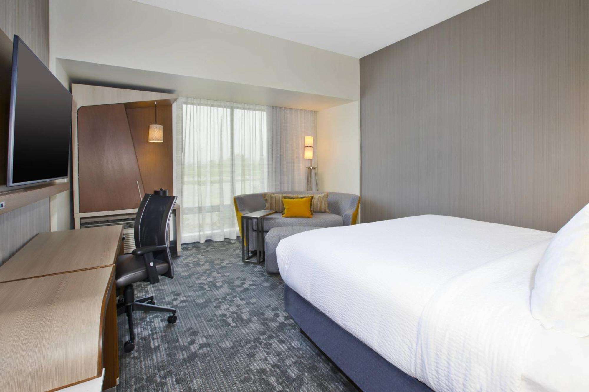 Courtyard By Marriott St. Joseph-Benton Harbor Hotel Exterior photo