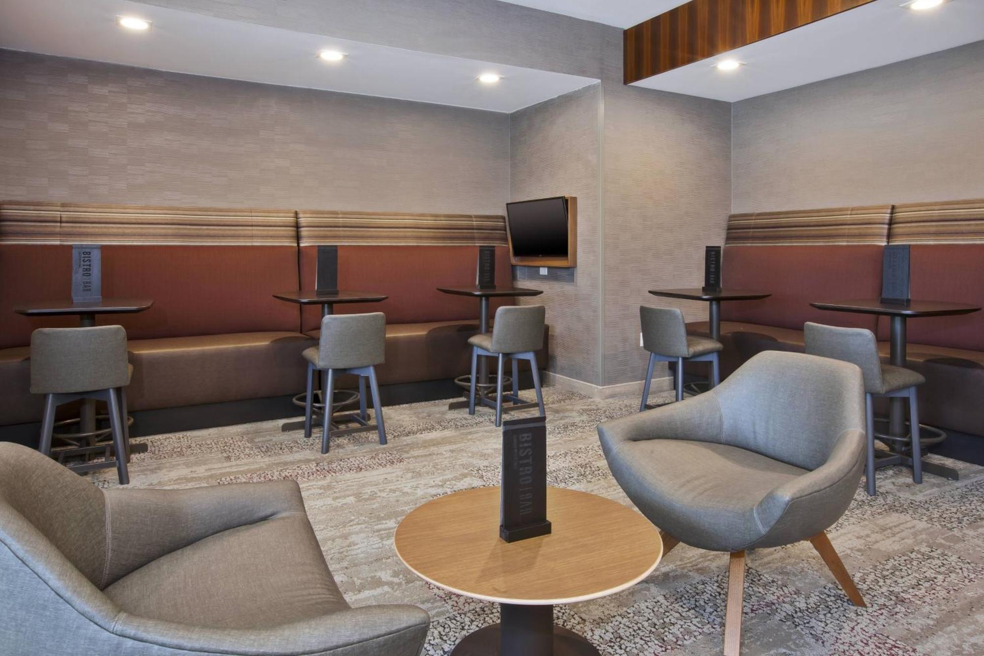 Courtyard By Marriott St. Joseph-Benton Harbor Hotel Exterior photo