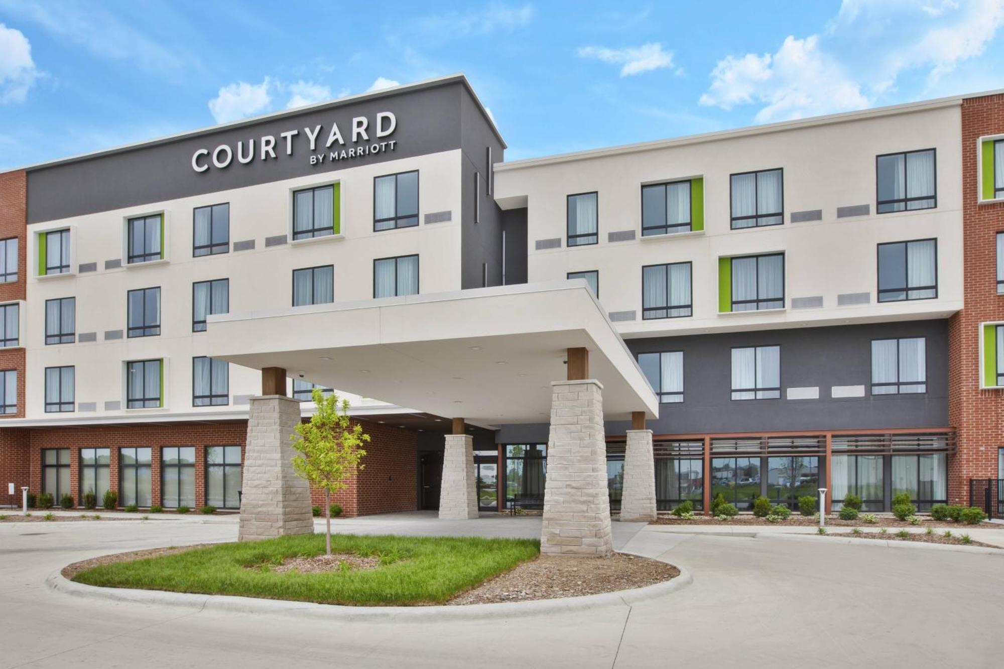 Courtyard By Marriott St. Joseph-Benton Harbor Hotel Exterior photo
